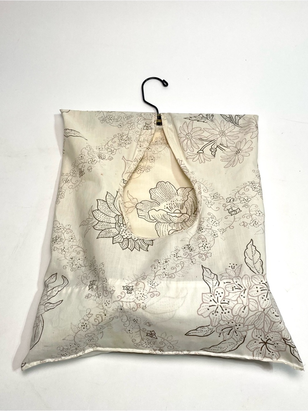 Vintage Hanging Laundry Clothespin Bag on hanger with Lot Of wood Clothes Pins - Picture 4 of 10